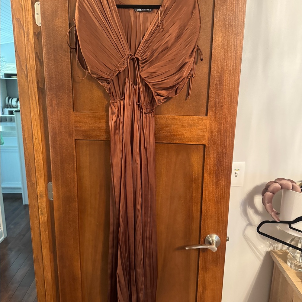 Elegant Brown Pleated Evening Dress Never Worn Size Medium